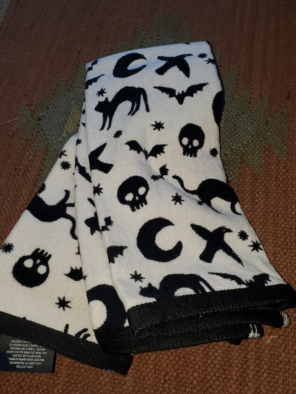 Halloween Bats, Cats, Skulls Towels, kitchen or bath, set of 2, nwt